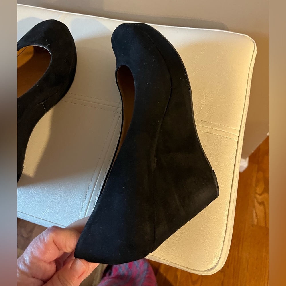 a.n.a Classic Black Wedge Shoes, Size 8 1/2 - Picture 6 of 8